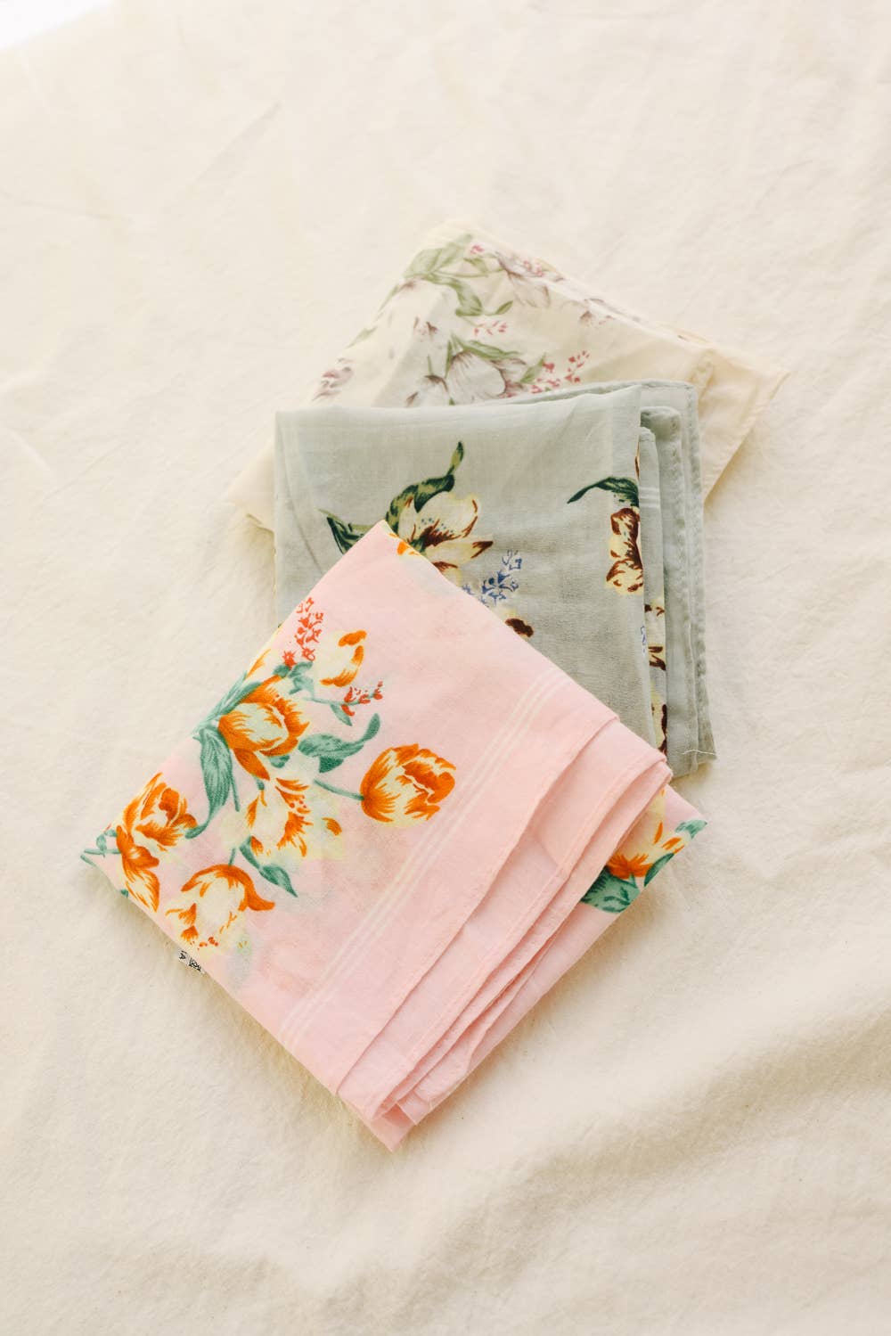 High-Quality Orchid Pattern Bandana - Ideal for All Seasons: Gray